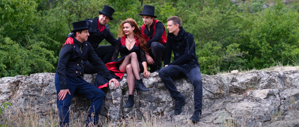 ROSA NOCTURNA maluje Časokruhy