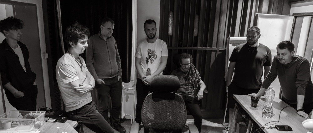 BEHIND THE DOOR slaví dvacet let novým singlem Chebzí 9