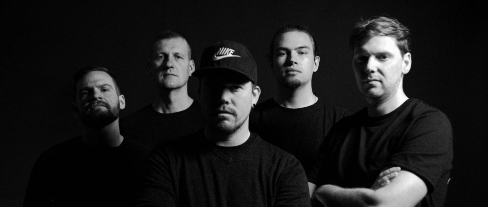 Nevěřím ve svět, kde bratr bratra bodá, vzkazují SOMETHING LIKE