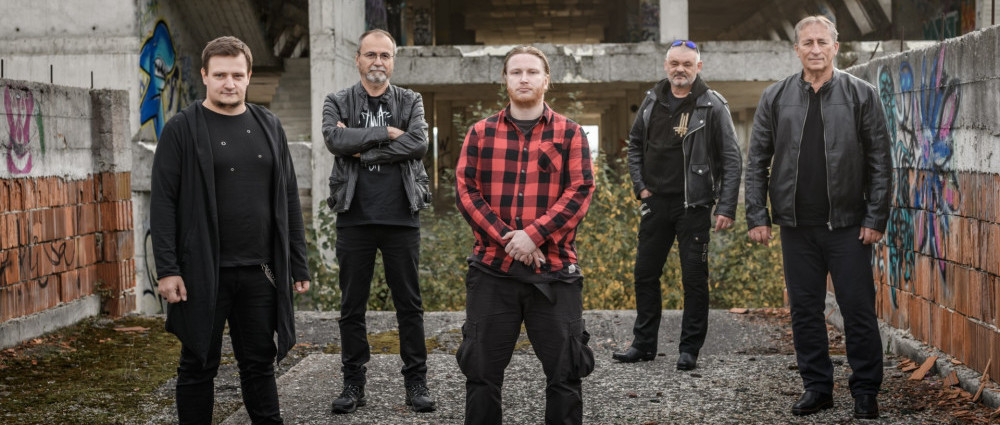 SÍRA sa predstavuje prvým singlom Červený závoj