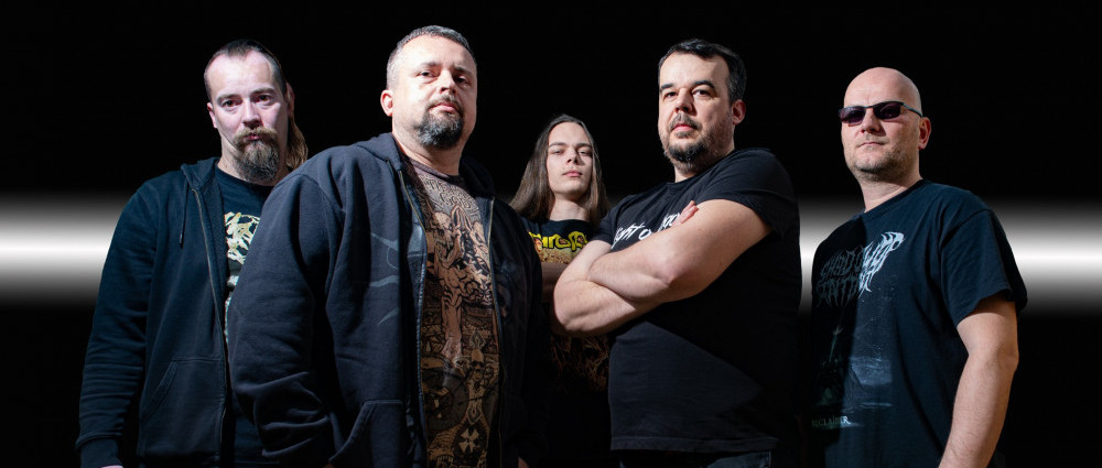 Bacha na Parazita, varují BRAIN DEALERS