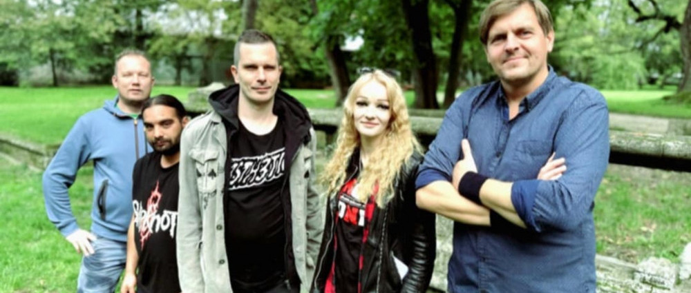 NO ONE se ptají Čo koho do toho?!