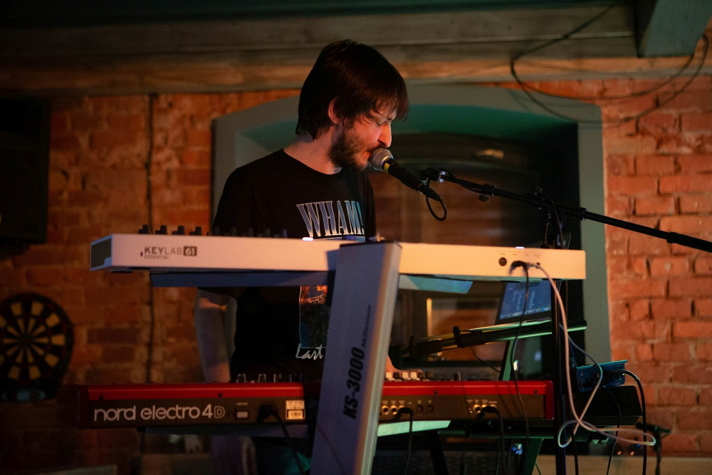 CASTAWAY_band_Andrej